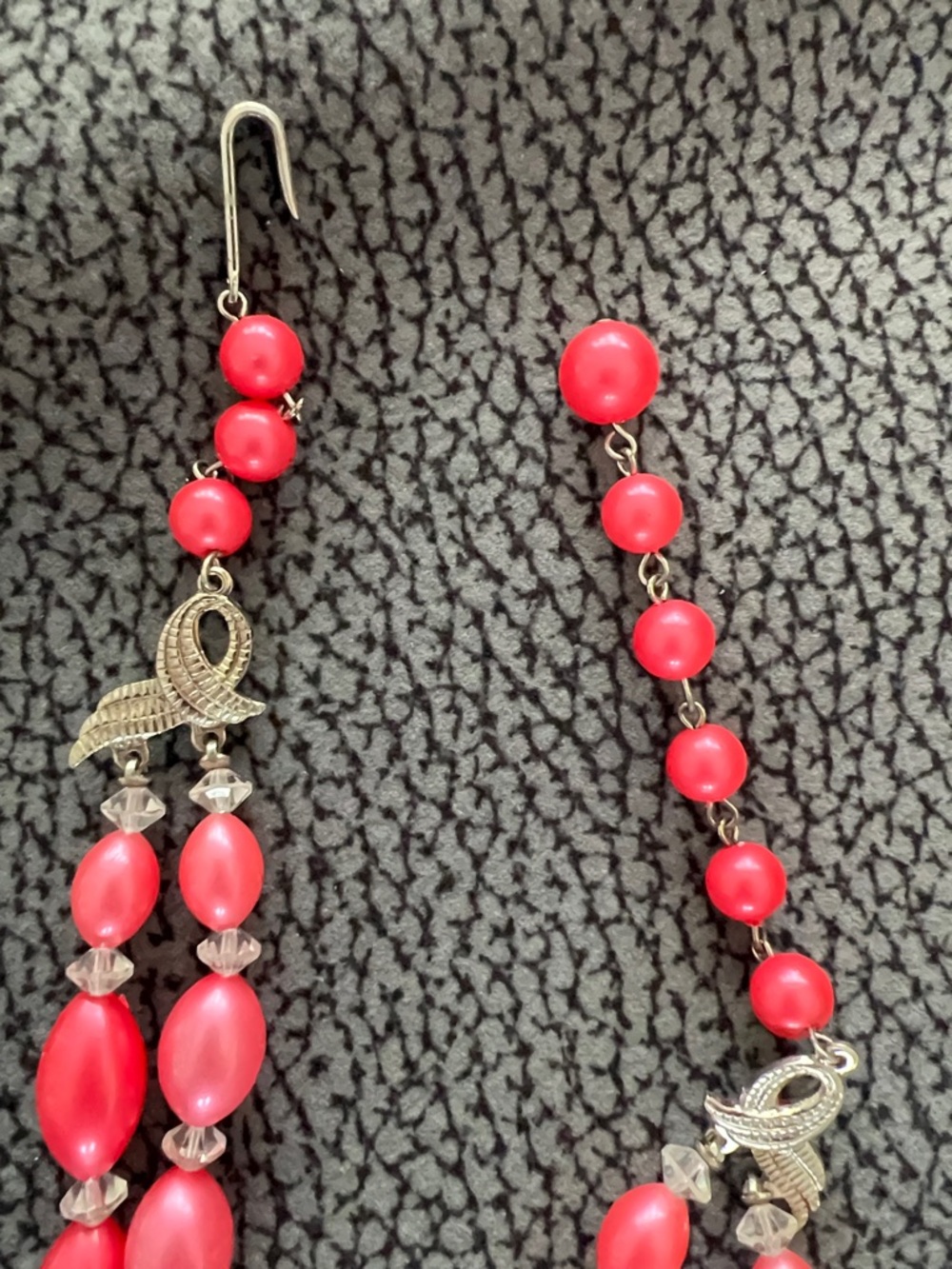 VINTAGE Fuchsia Pink Double-Strand Beaded Choker Necklace with Glass Crystals - Picture 5 of 7